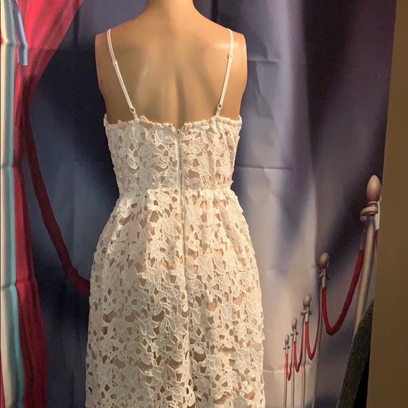 New White lace dress w/ nude lining size med women - Picture 5 of 8